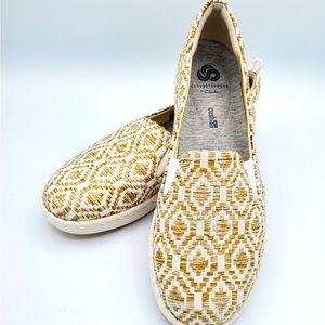 Clarks Cloudsteppers Size 7 Step Glow Slip-on Sneaker Natural/White Weave